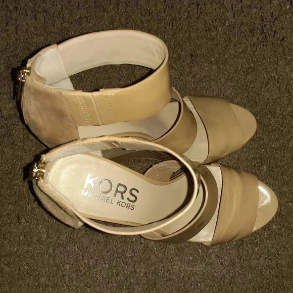 MICHAEL KORS Platform Wedge Sandal - Picture 6 of 7